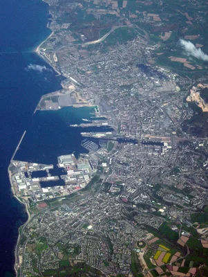 Vue aérienne de Cherbourg-Octeville, ville hôte des assises annuelles des pêcheurs.