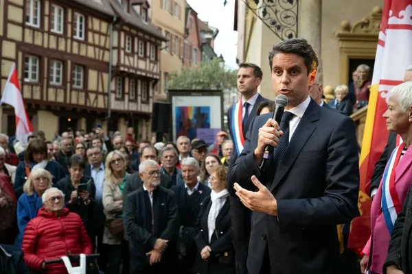Gabriel Attal lors de son premier discours de candidat à la présidentielle, dans l'Aveyron.