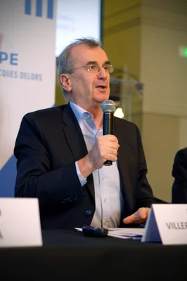 François Villeroy de Galhau, invité d'honneur du Comité européen d'orientation de l'Institut Jacques Delors à Paris en décembre 2017.