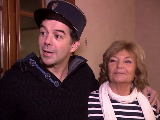 Stéphane Plaza aux côtés de sa mère, lors d'un moment partagé.