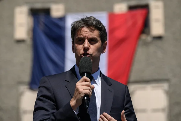 Gabriel Attal officialisant sa candidature à l'élection présidentielle de 2027.