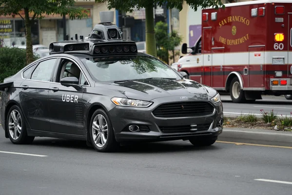 Un prototype de taxi autonome Uber à San Francisco.