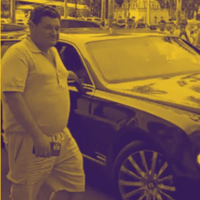 Vadim Ermolaev, l'oligarque ukrainien, à côté de sa Bentley à Monaco.