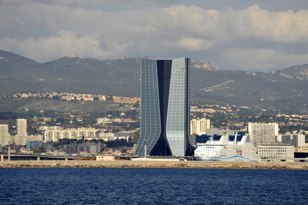 La tour CMA CGM conçue par Zaha Hadid, sur les quais d'Arenc à Marseille.