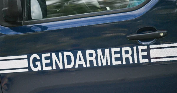 Véhicule de la gendarmerie présent sur les lieux de l'accident d'hélicoptère.