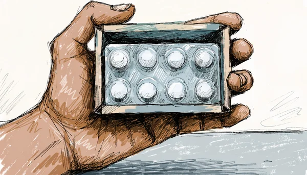 Gros plan sur une main tenant une boîte de médicaments, comprimés blancs visibles à travers le blister, posée sur une table neutre. L'intention éditoriale est d'illustrer concrètement le sujet du traitement hormonal, avec un ton sobre et clinique.