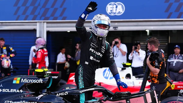 Kimi Antonelli célèbre sa performance lors des qualifications à Monaco.