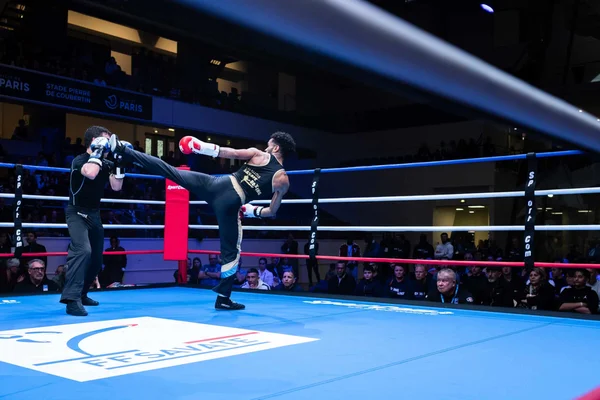 Combat de savate boxe française au Stade Pierre de Coubertin à Paris.