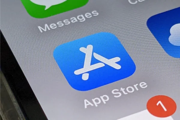 Icône de l'App Store avec notification, illustrant l'actualité de l'ouverture à la concurrence au Brésil.