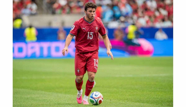 João Neves en action sous le maillot du Portugal.
