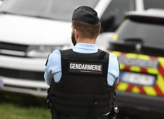Un gendarme sur les lieux du démantèlement du laboratoire clandestin dans le Tarn.