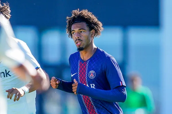Un joueur du PSG U19 à l'entraînement.