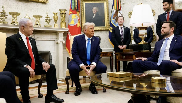 Donald Trump et Benjamin Netanyahu en réunion au Bureau ovale de la Maison-Blanche.
