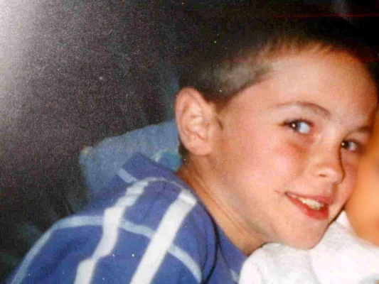 Portrait de Jonathan Coulom, souriant.