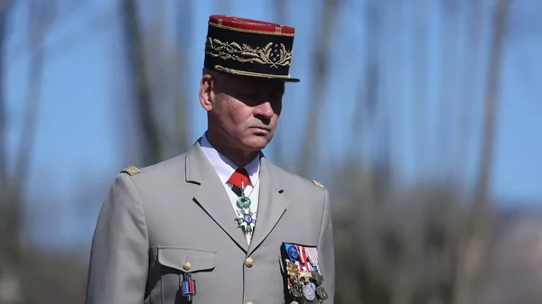 Le chef d'état-major de l'armée de Terre, le général Pierre Schill, en uniforme d'apparat.