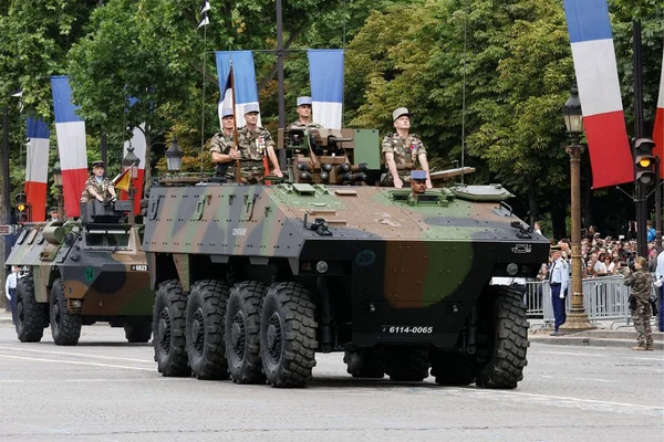 Véhicule blindé VBCI de la 7e Brigade Blindée lors d'un défilé militaire en France.