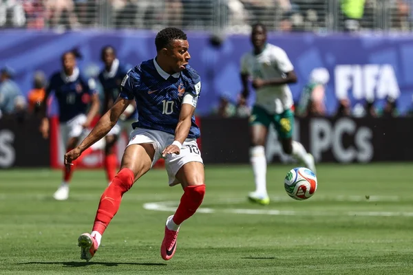 Un joueur de l'équipe de France en action lors d'un match de la Coupe du monde.