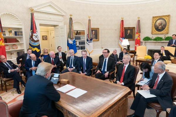 Rencontre entre Donald Trump et le vice-Premier ministre chinois Liu He au Bureau ovale en 2019.