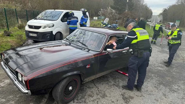 Opération de contrôle routier menée par la Gendarmerie dans le Val-d'Oise.