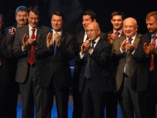 Éric Ciotti et Christian Estrosi lors d'un événement formel.