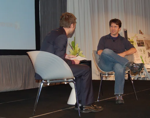 Alex Seropian, fondateur de Bungie, lors d'un panel à Wired NextFest 2008.