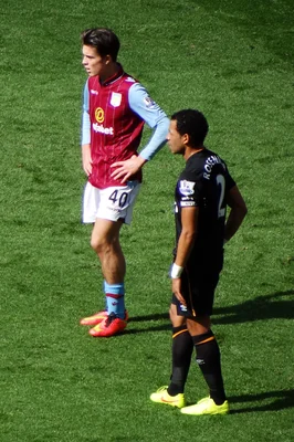 Jack Grealish (Aston Villa) et Liam Rosenior (Hull City) lors d'un match.
