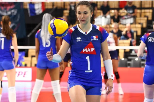 Héléna Cazaute, capitaine des Bleues, en pleine action lors d'un match.