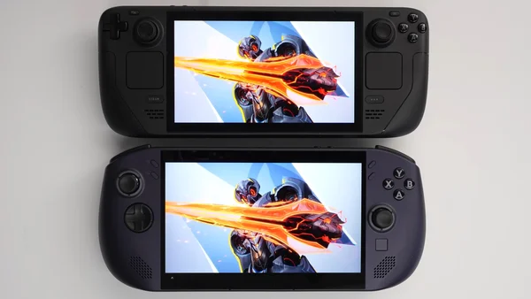 Steam Deck et ASUS ROG Ally comparées sous le même jeu, illustrant les performances de SteamOS.