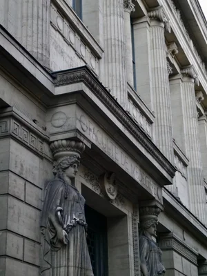 Façade de l'ancienne Faculté de médecine de Paris, siège de l'université Paris-Cité.