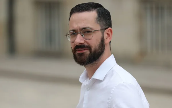 David Guiraud, maire de Roubaix, en plan moyen rapproché.