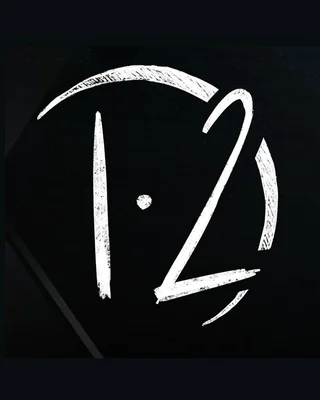Logo du studio français Douze Dixièmes, développeur de MIO: Memories in Orbit.