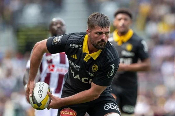 Joueur du Stade Rochelais en action, évoquant le forfait d'Alldritt et Boudehent pour le Championnat des nations