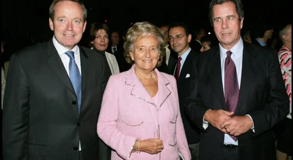 Bernadette Chirac et Jean-Louis Debré lors d'un événement public.