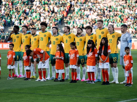 L'équipe d'Australie et des enfants lors de la cérémonie d'avant-match.