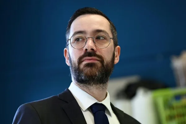 Gros plan de David Guiraud, lieutenant de Jean-Luc Mélenchon.