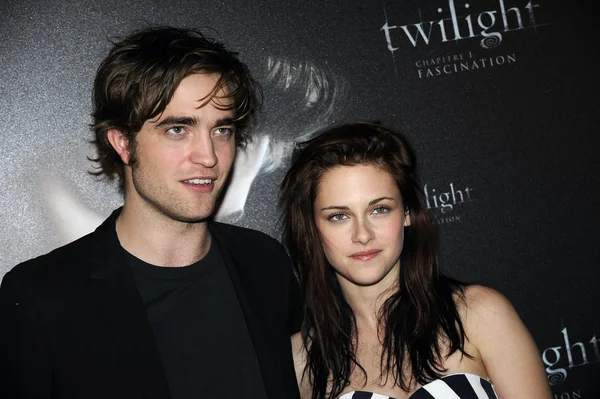 Robert Pattinson et Kristen Stewart à une promotion de 'Twilight'.