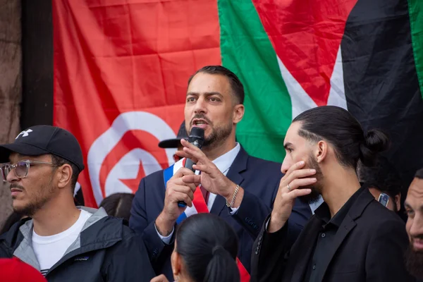 Sébastien Delogu prenant la parole lors d'une manifestation en soutien à Gaza devant l'hôtel de ville de Marseille, le 2 juin 2024.