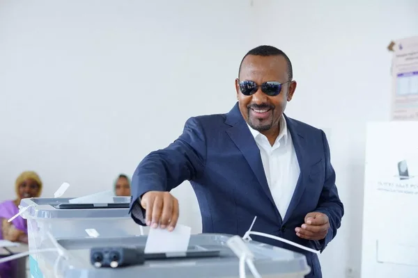 Le Premier ministre Abiy Ahmed votant aux législatives.