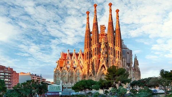La Sagrada Família, chef-d'œuvre d'Antoni Gaudí, est l'un des monuments les plus visités de Barcelone.