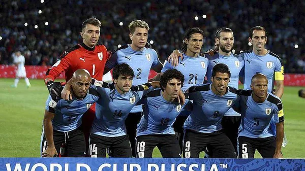 Photo d'équipe de l'Uruguay avec une bannière 'WORLD CUP RUSSIA' lors de la Coupe du monde 2018.