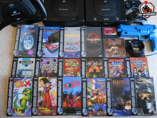 Collection de consoles et accessoires Sega Saturn.