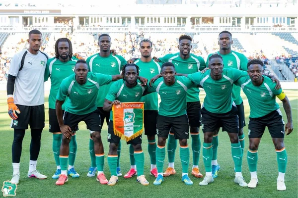 L'équipe ivoirienne lors d'une séance de pose avant un match des qualifications pour le Mondial 2026.