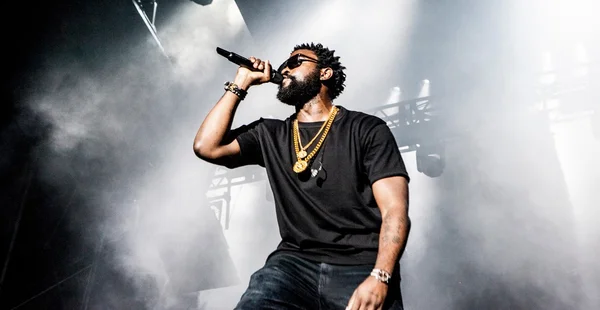 Damso lors de son concert à l'AccorHotels Arena.