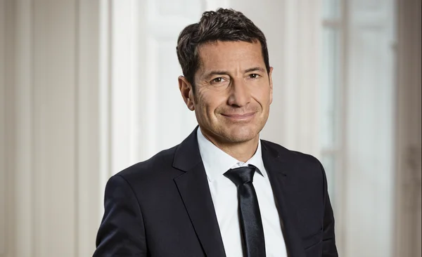 David Lisnard, maire de Cannes et candidat aux sénatoriales, en portrait officiel.