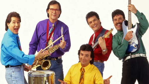 Photo des membres de Huey Lewis and the News, souvent confondus avec Les Musclés.