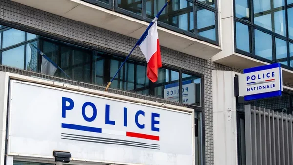Commissariat de police à Paris, où l'enquête sur le cambriolage de 10 millions d'euros est menée.