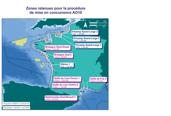 Carte des zones sélectionnées pour l'appel d'offres AO10 de l'éolien offshore en France, indiquant les sites et leurs capacités.