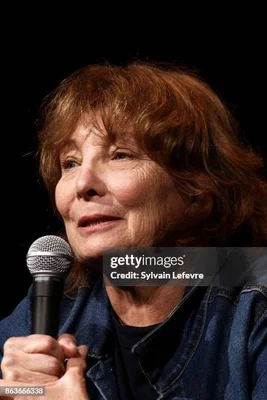 Diane Kurys lors d'une intervention médiatique, vêtue d'une veste en jean.