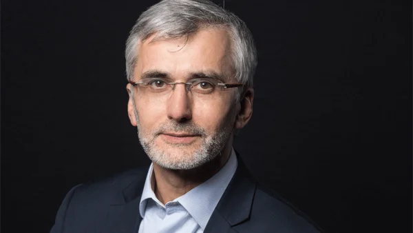 Portrait de Tugdual Derville, cofondateur du mouvement 'Les Veilleurs' et opposant au projet de loi.