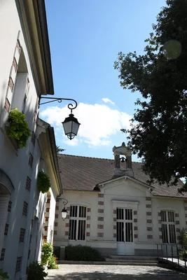Façade de la mairie de Chessy, au cœur du litige.